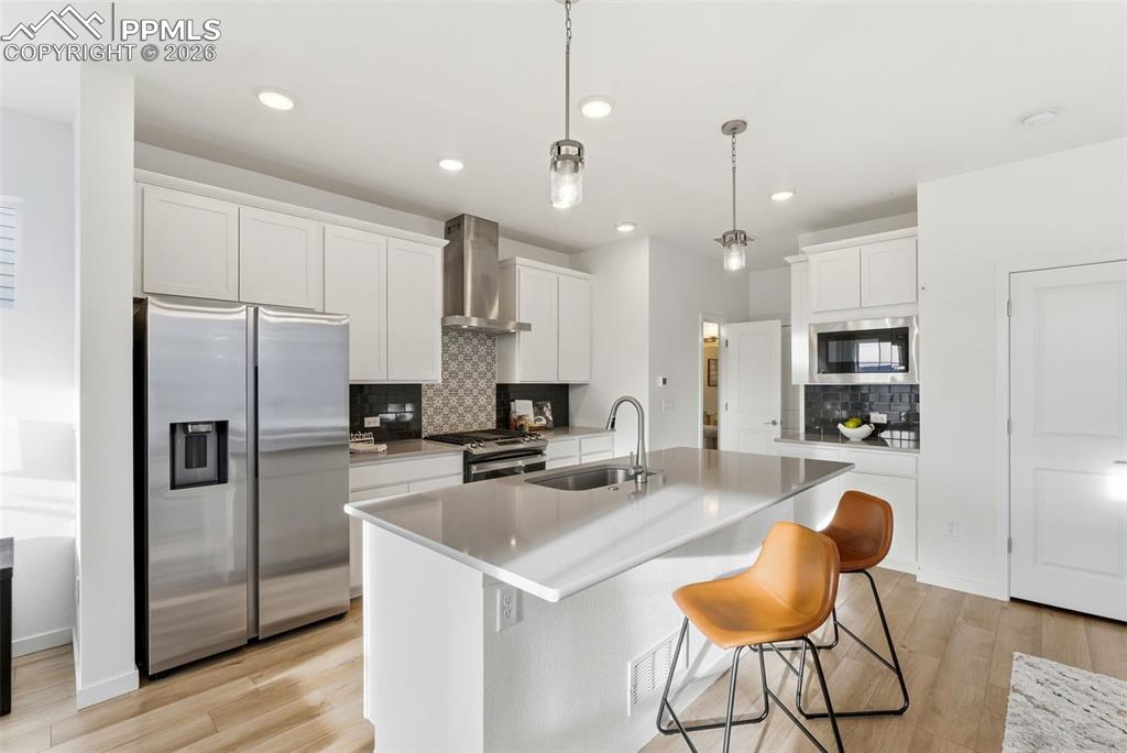 Image 16 of 50: Kitchen