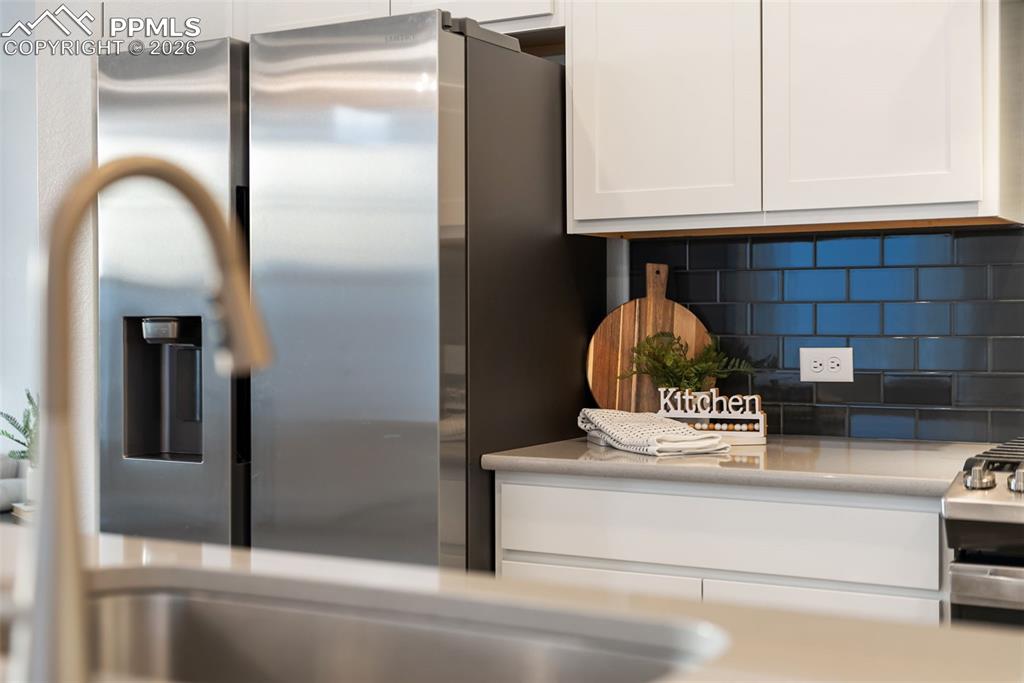 Image 17 of 50: Kitchen