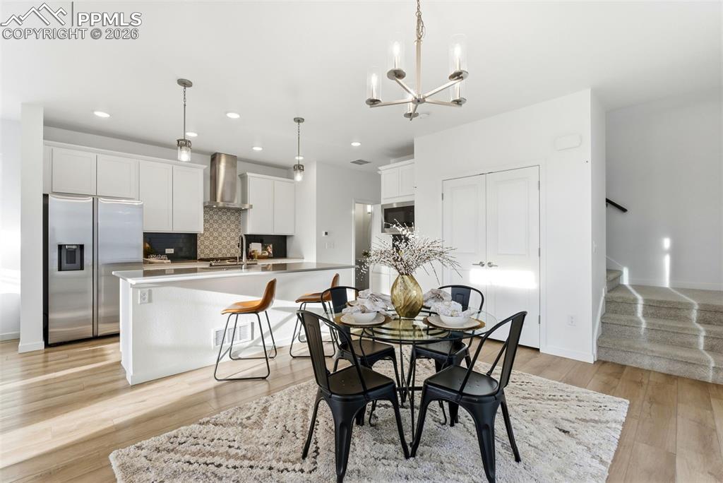 Image 18 of 50: Dining Area