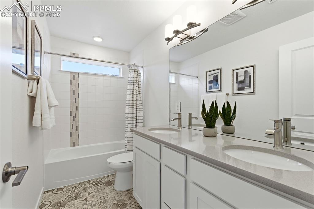 Image 39 of 50: Bathroom #2- upper