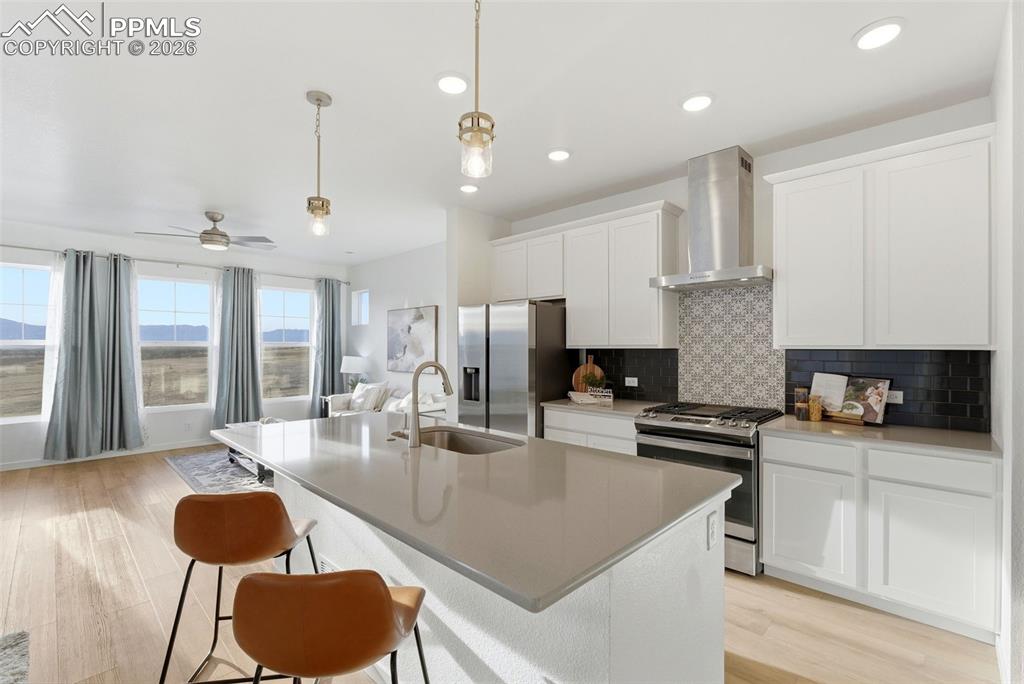 Image 8 of 50: Kitchen