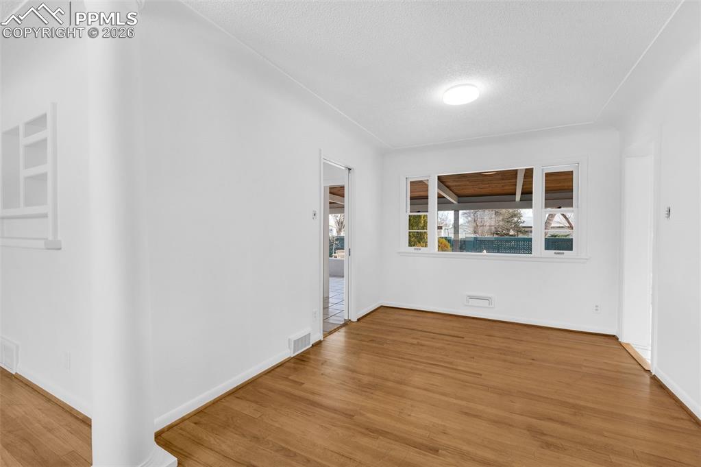 Image 11 of 44: Dining Room