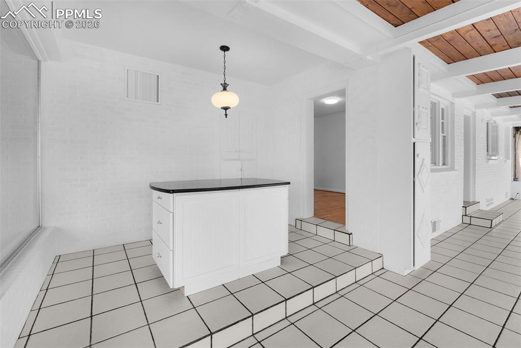 Image 19 of 44: Sun Room