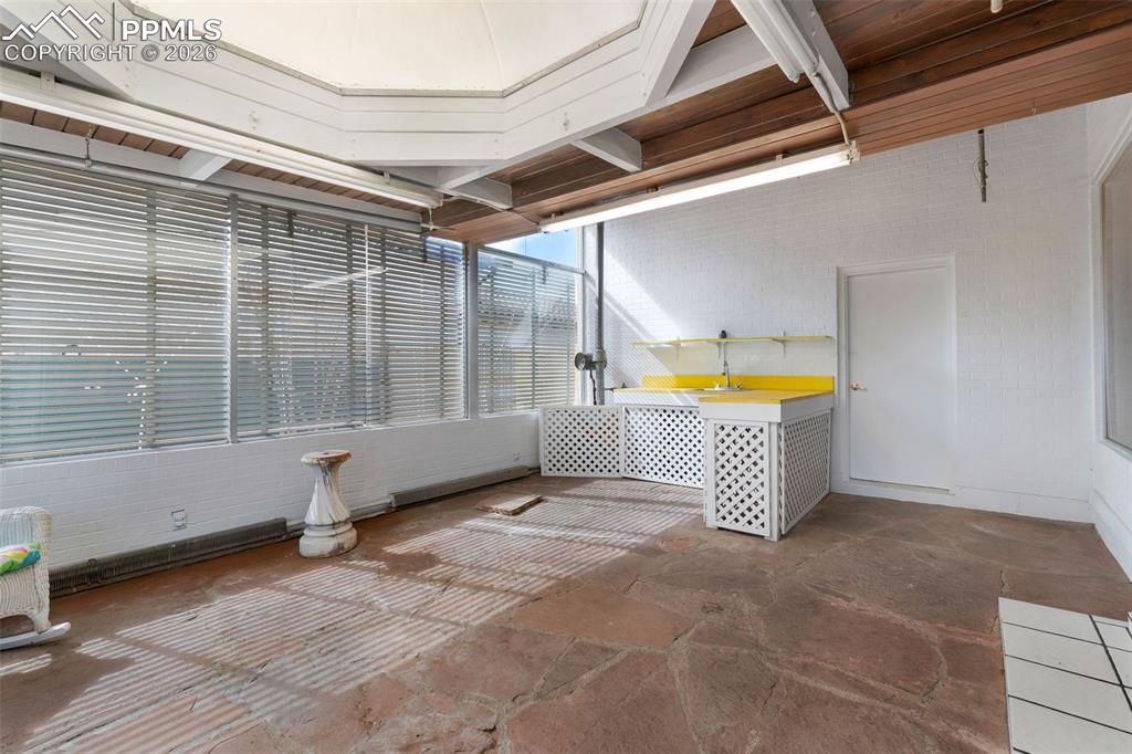 Image 21 of 44: Sun Room