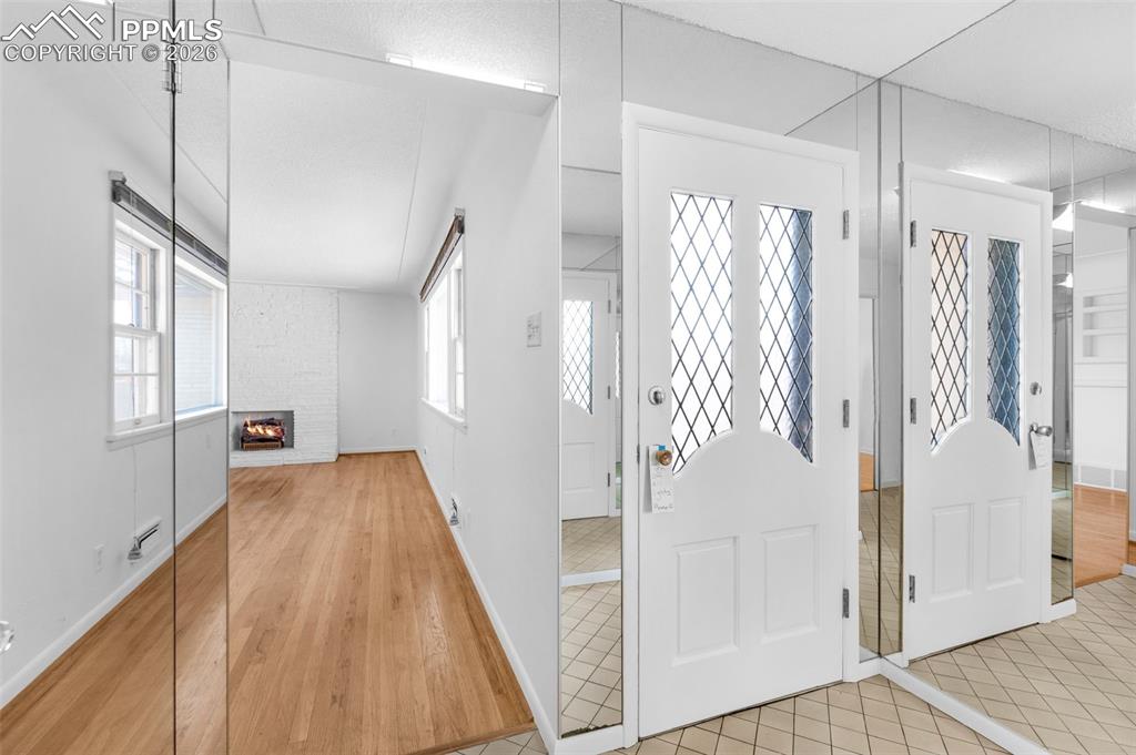 Image 7 of 44: Entry