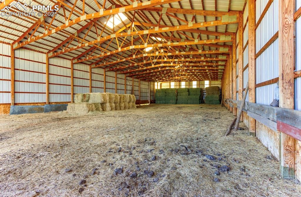 Image 13 of 26: Garage