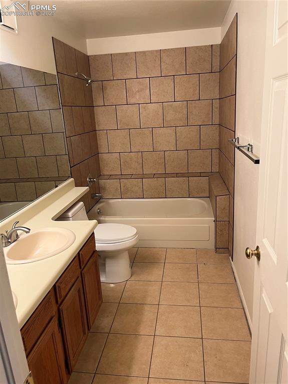 Image 15 of 20: Bathroom