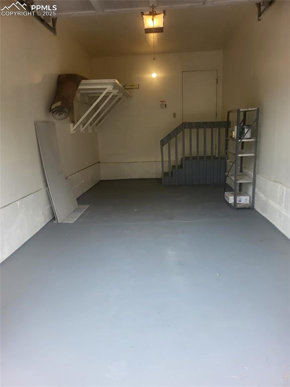 Image 20 of 20: Garage