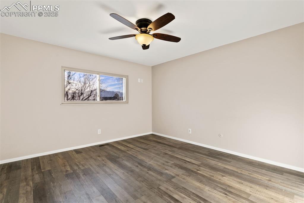 Image 12 of 27: primary bedroom