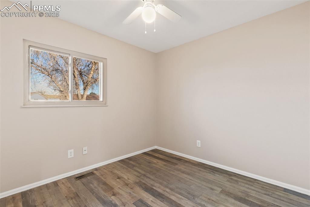 Image 14 of 27: third bedroom