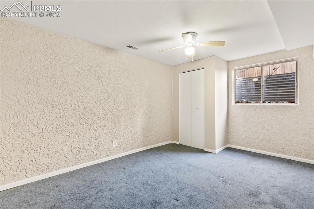 Image 22 of 27: fifth bedroom