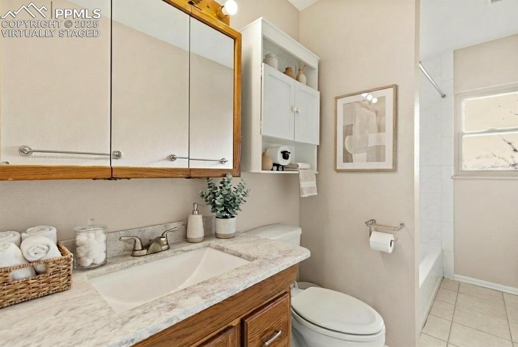 Image 9 of 27: Virtually staged upstairs bath