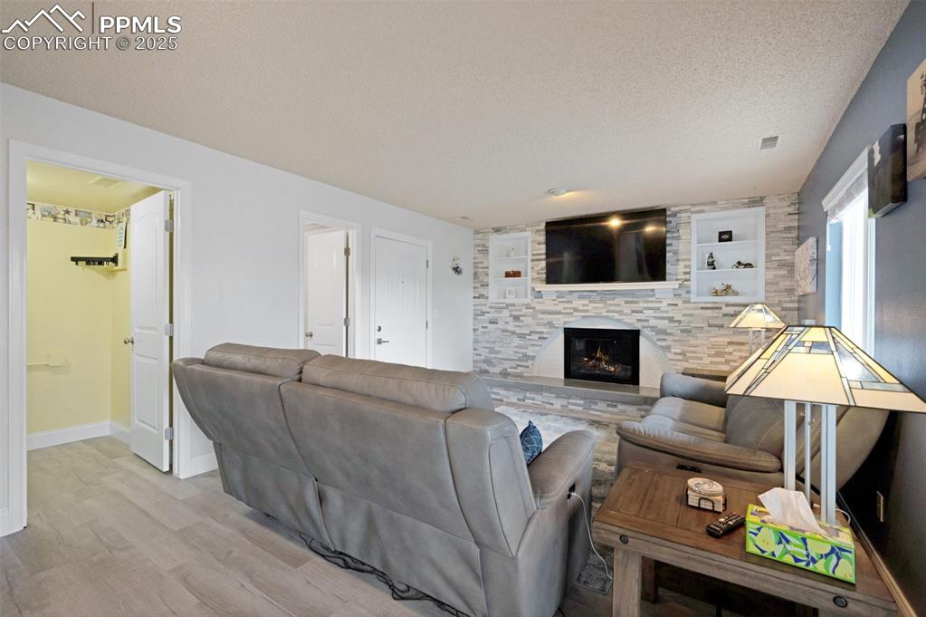 Image 15 of 50: Living Room