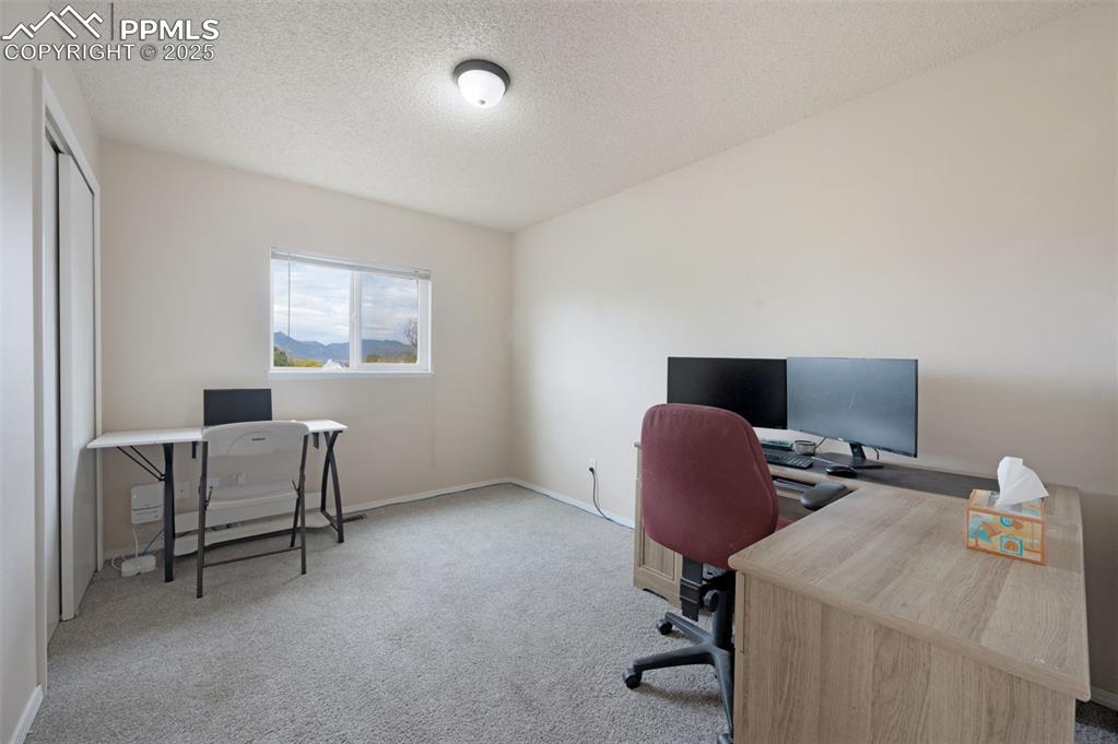 Image 29 of 50: Office