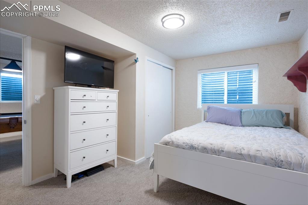 Image 35 of 50: Bedroom