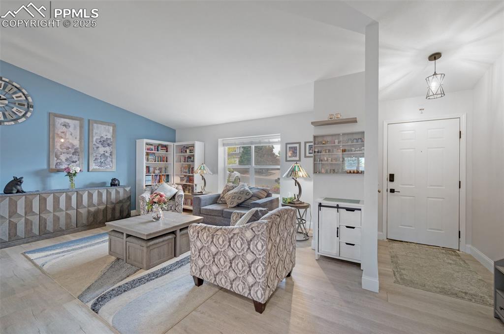 Image 4 of 50: Living Room