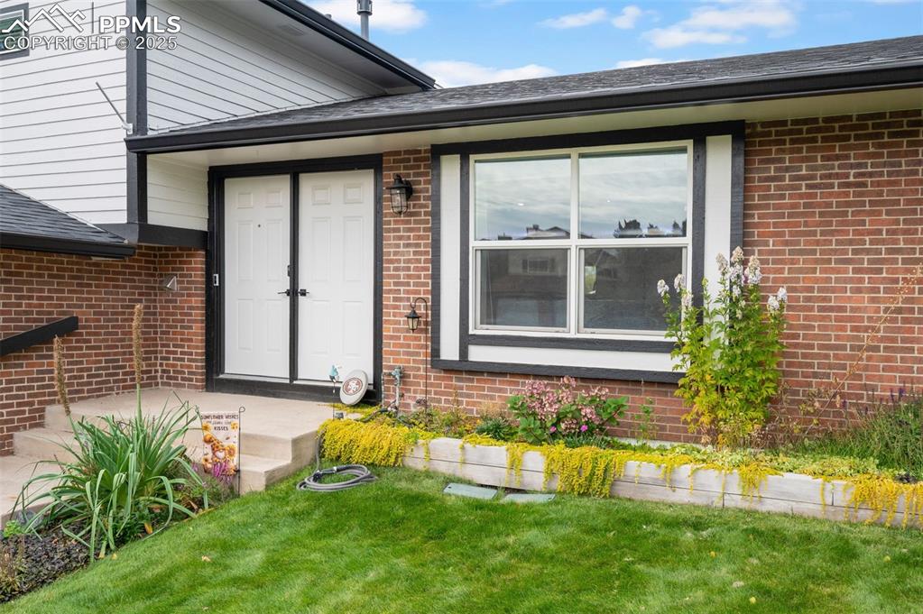 Image 45 of 50: Entry