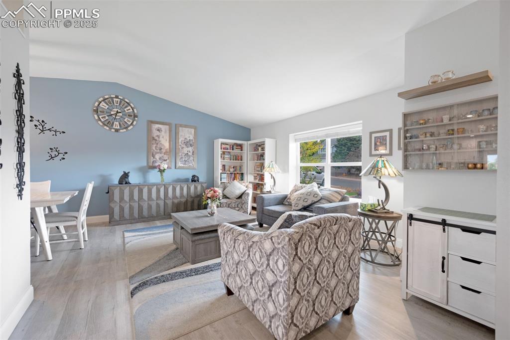 Image 5 of 50: Living Room