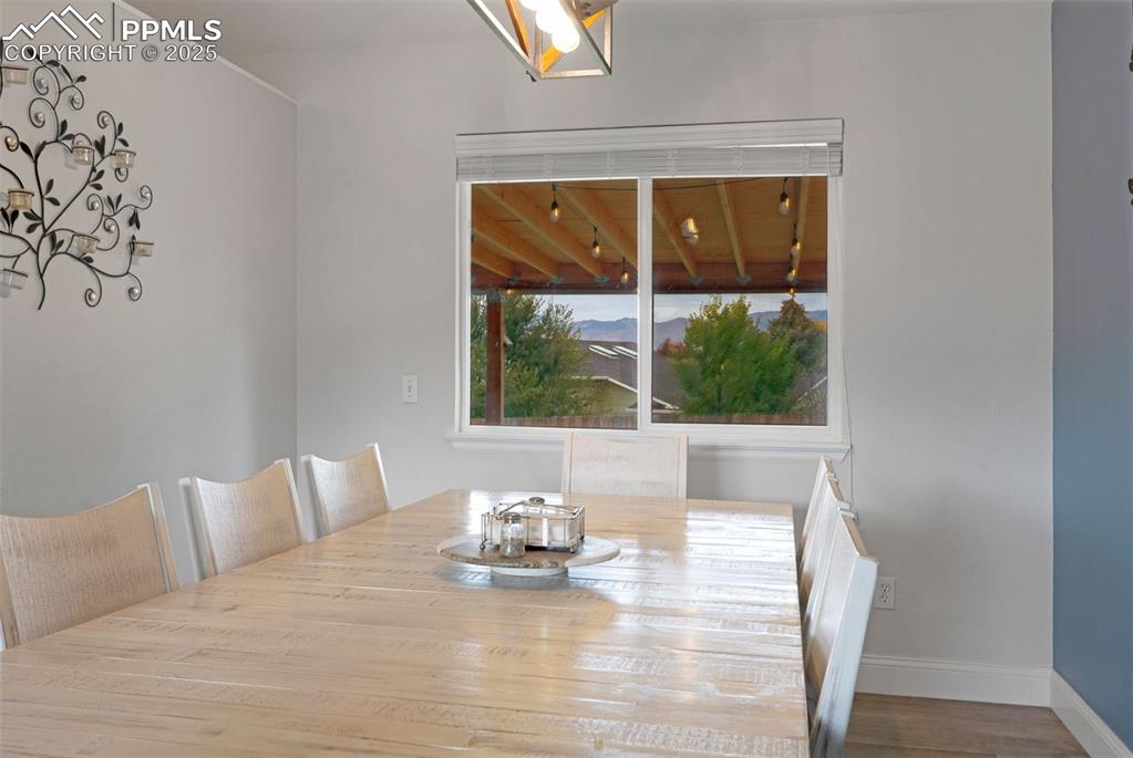 Image 9 of 50: Dining Area