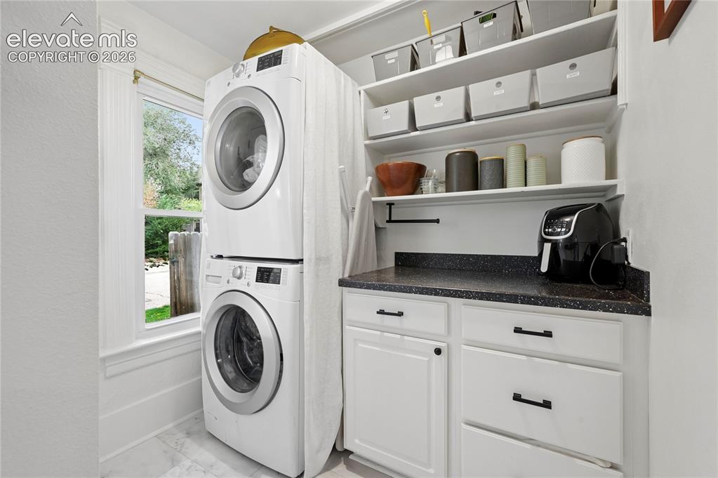 Image 19 of 47: Laundry Area