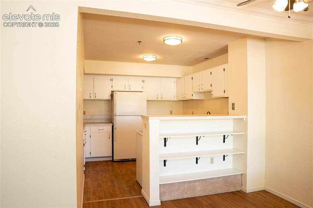Image 10 of 28: Dining Area