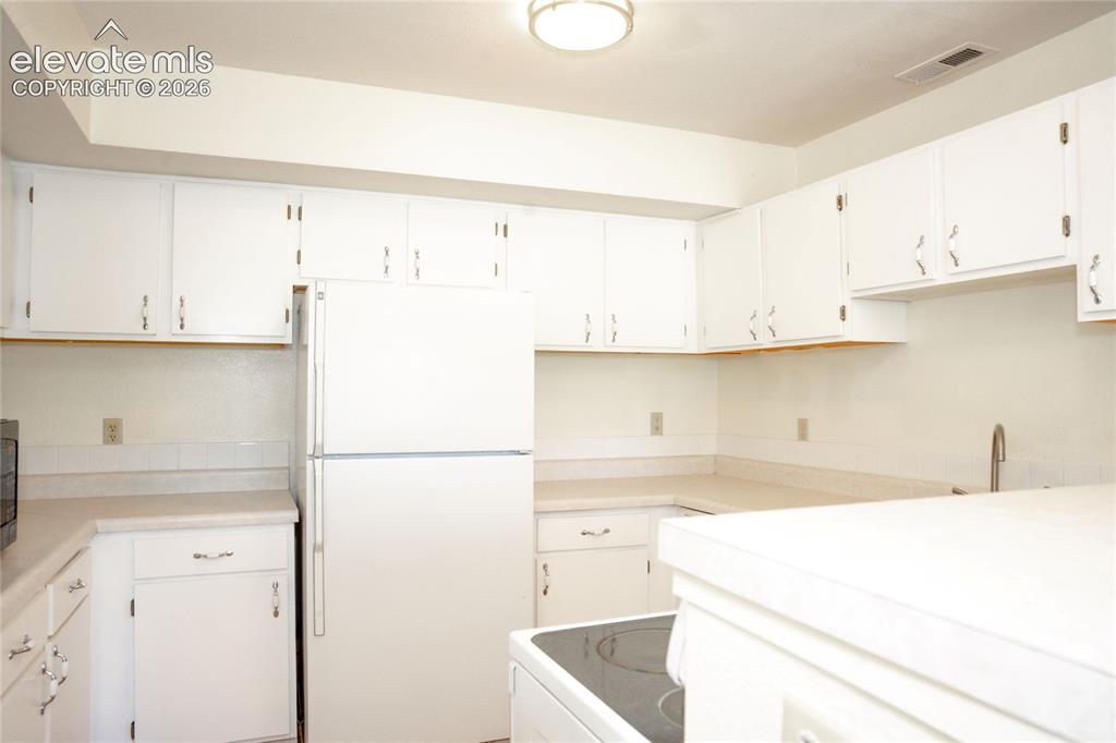Image 11 of 28: Kitchen