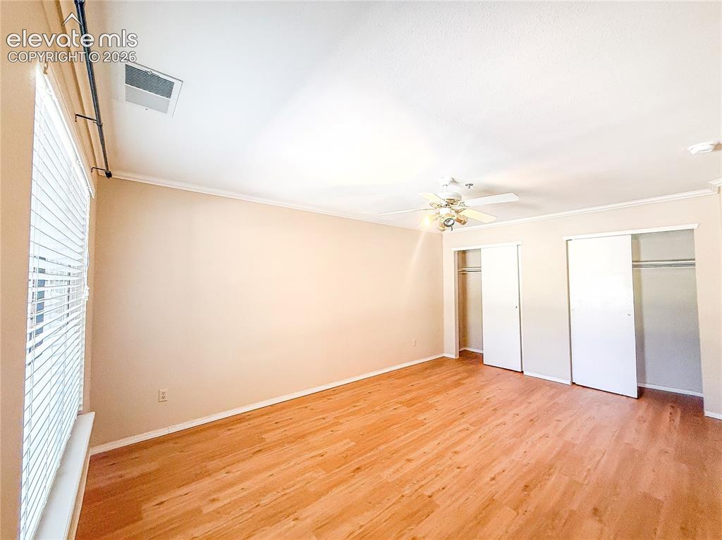 Image 16 of 28: Bedroom