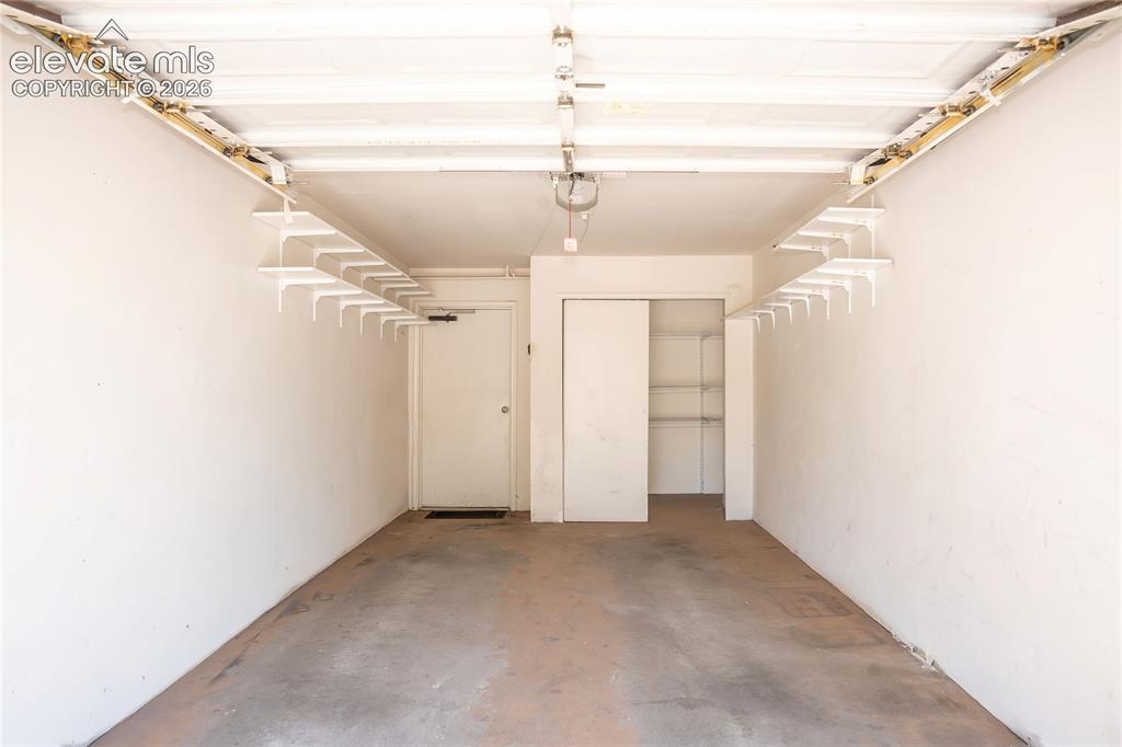 Image 25 of 28: Garage
