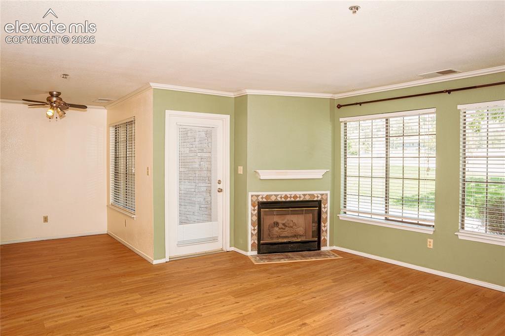 Image 5 of 28: Living Room