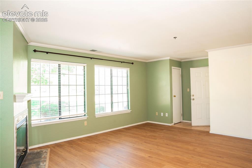 Image 6 of 28: Living Room