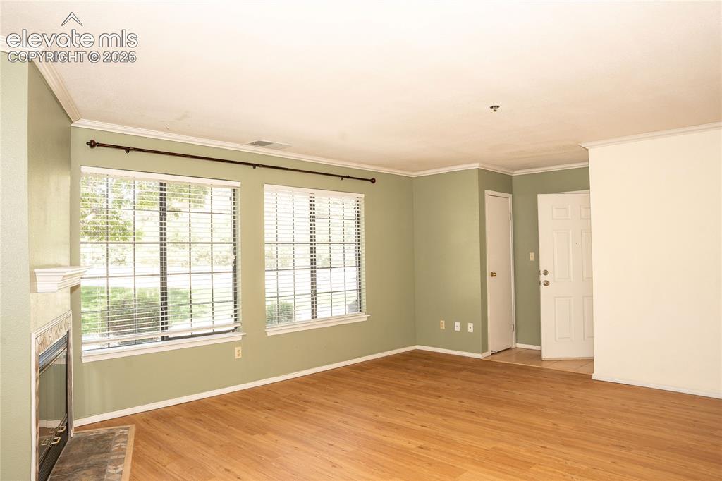 Image 7 of 28: Living Room