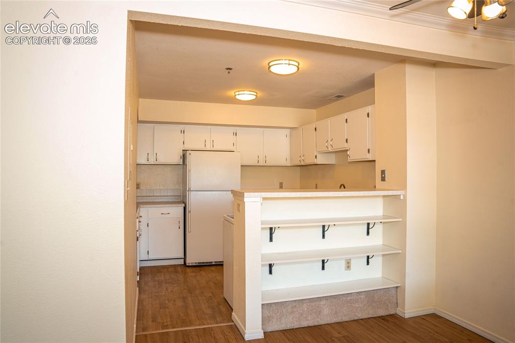 Image 9 of 28: Dining Area
