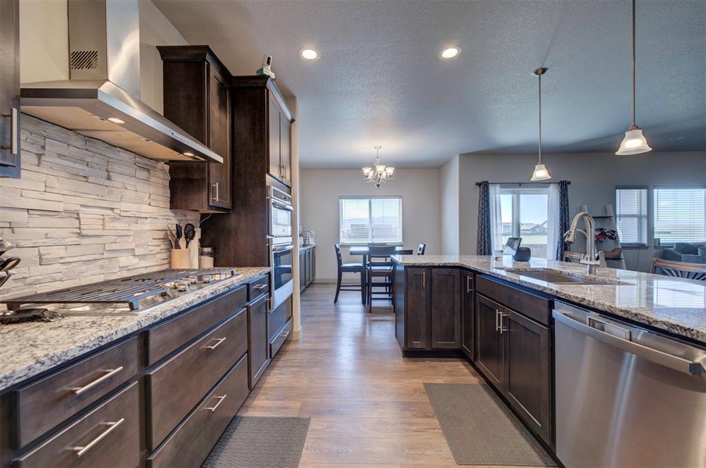 Image 18 of 48: Kitchen