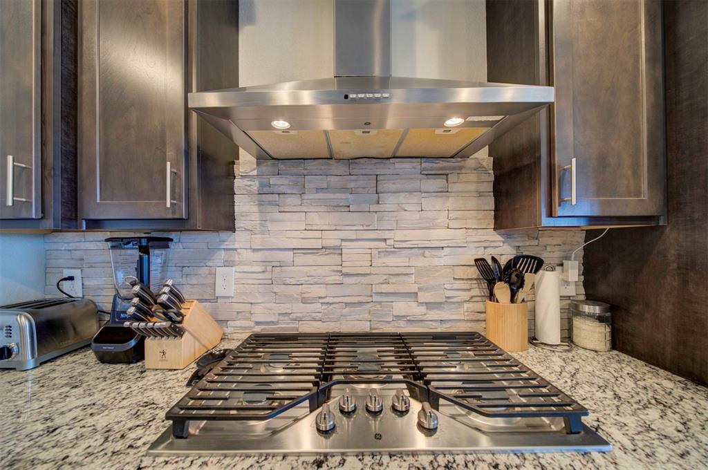 Image 19 of 48: Kitchen