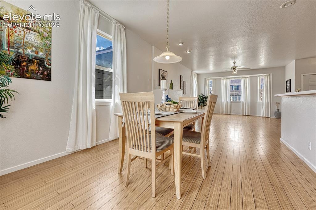 Image 10 of 45: Dining Area
