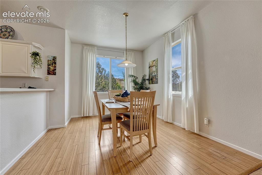 Image 9 of 45: Dining Area