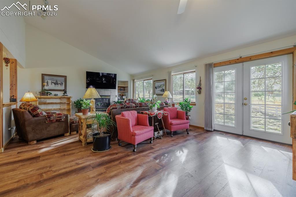 Image 11 of 29: Living Room