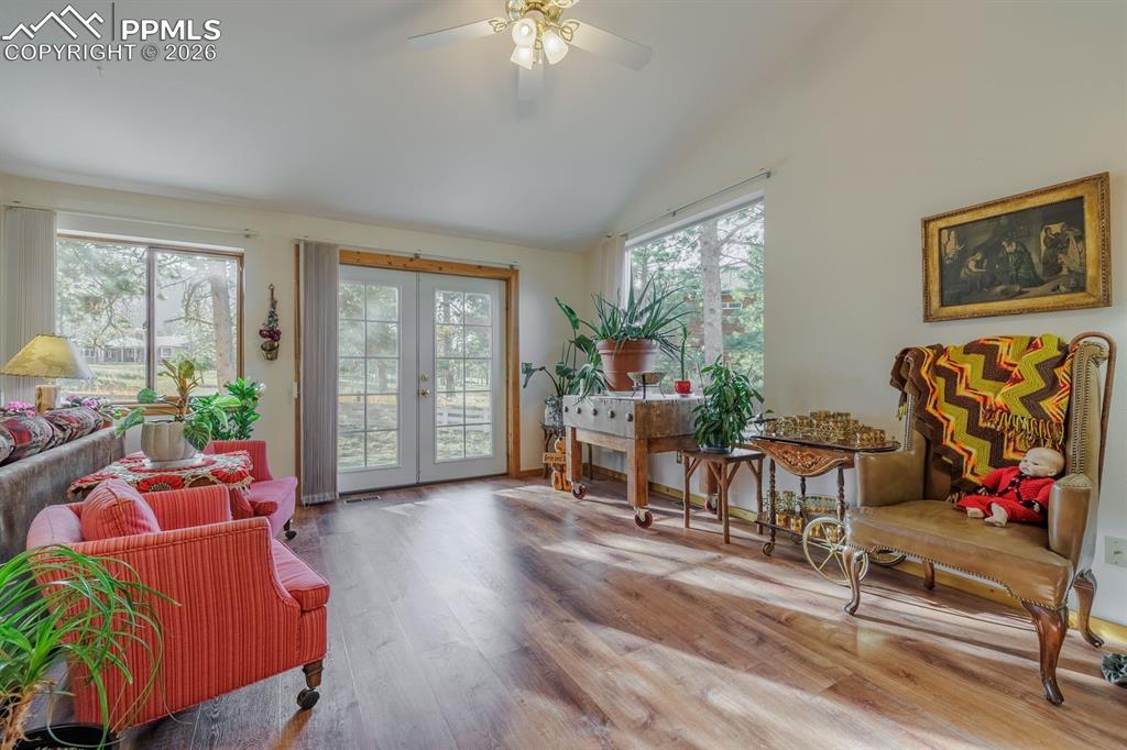 Image 13 of 29: Sitting Room