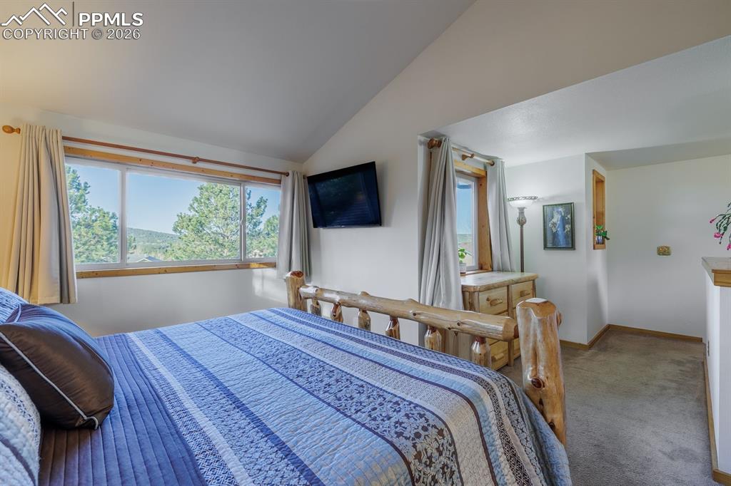 Image 16 of 29: Bedroom