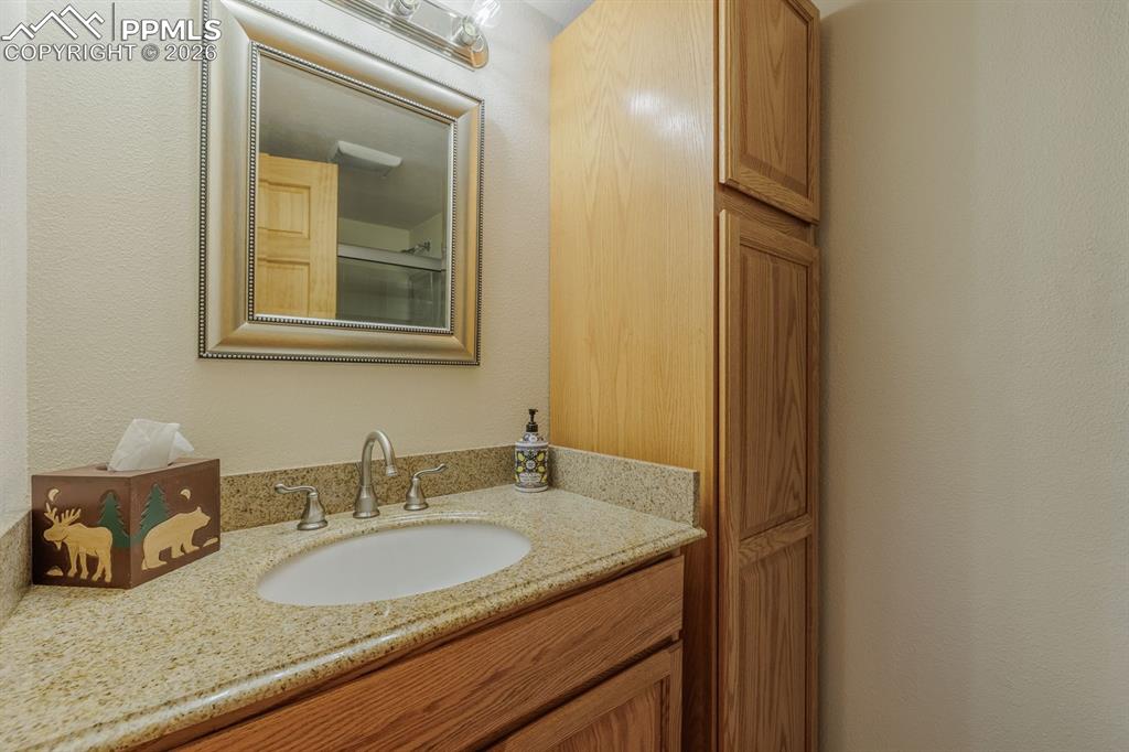 Image 24 of 29: Bathroom