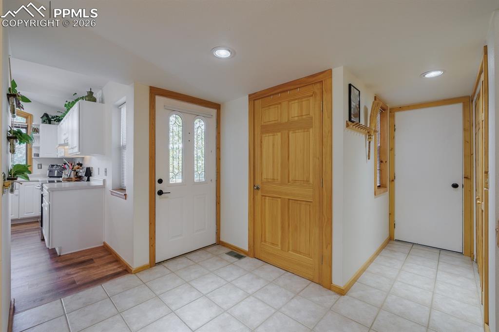 Image 4 of 29: Entry