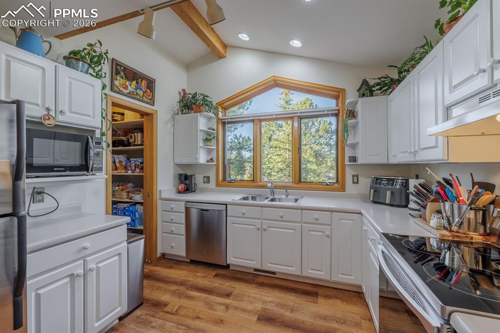 Image 5 of 29: Kitchen