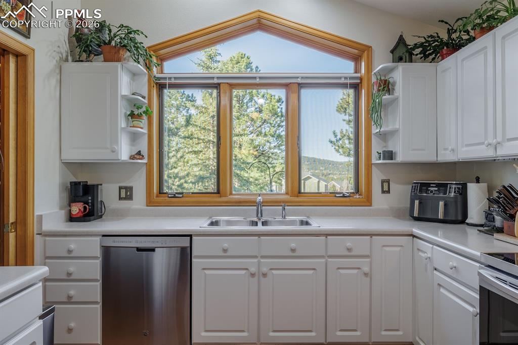 Image 6 of 29: Kitchen