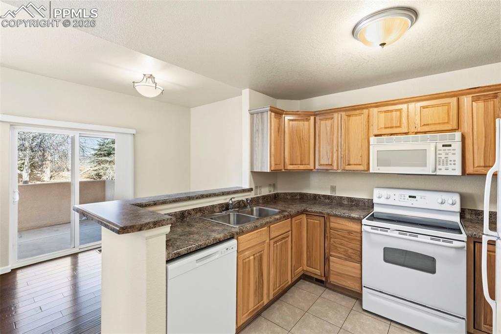 Image 6 of 26: Kitchen