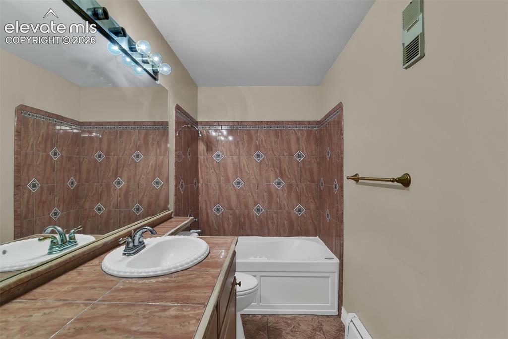 Image 13 of 24: Bathroom