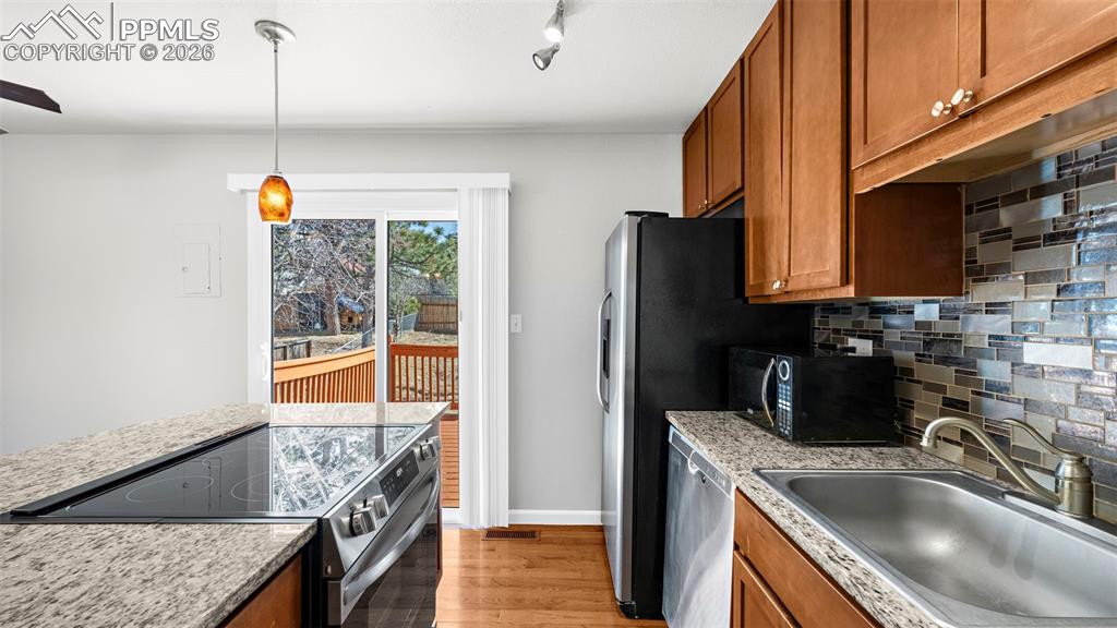 Image 12 of 36: Kitchen