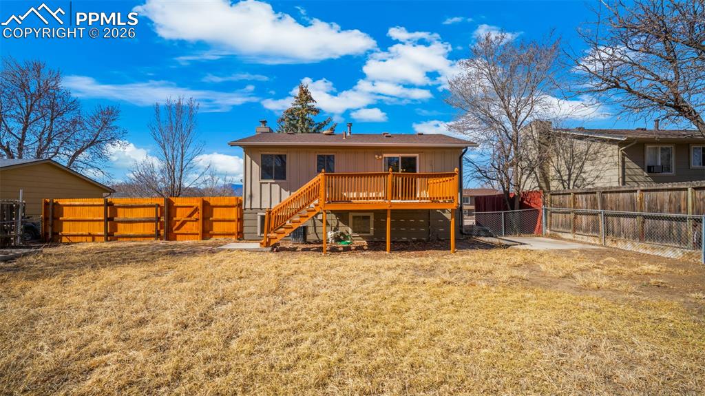 Image 20 of 36: Back of Structure