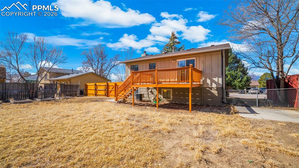 Image 22 of 36: Back of Structure