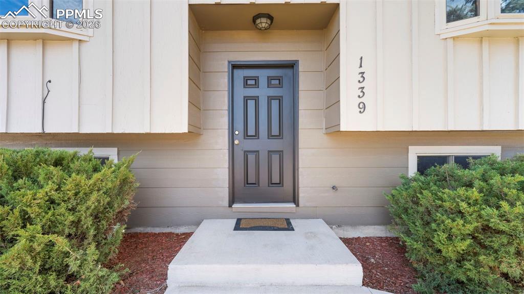 Image 5 of 36: Entry