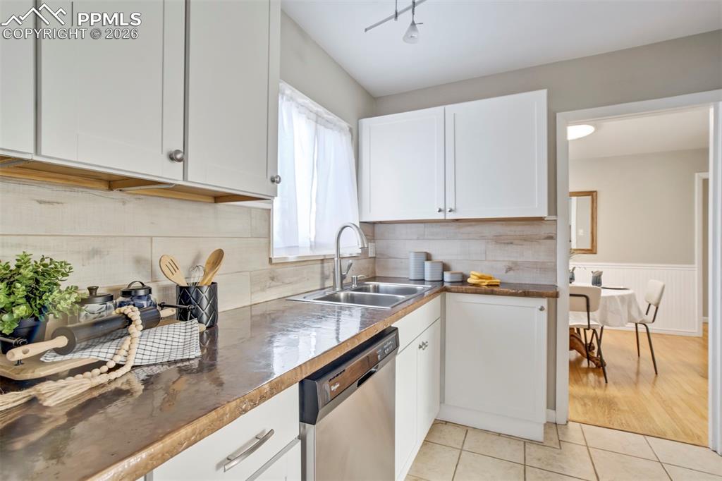 Image 11 of 49: Kitchen